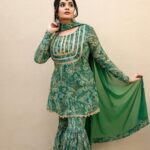Sreemukhi Instagram - Aadivaaram with star maa parivaaram! ✨ On @starmaa every Sunday at 11 am! ✨ Stylist @greeshma_krishna.k Outfit @pattusareeswholesale Jewellery @pretty.jewelbox PC @rt__photography_rt Make up @nookesh.malla Hair @mahesh_ravulapalli #sreemukhi #starmaa #aadivaaramwithstarmaaparivaaram