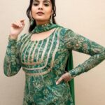 Sreemukhi Instagram - Aadivaaram with star maa parivaaram! ✨ On @starmaa every Sunday at 11 am! ✨ Stylist @greeshma_krishna.k Outfit @pattusareeswholesale Jewellery @pretty.jewelbox PC @rt__photography_rt Make up @nookesh.malla Hair @mahesh_ravulapalli #sreemukhi #starmaa #aadivaaramwithstarmaaparivaaram