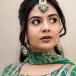 Sreemukhi Instagram - Aadivaaram with star maa parivaaram! ✨ On @starmaa every Sunday at 11 am! ✨ Stylist @greeshma_krishna.k Outfit @pattusareeswholesale Jewellery @pretty.jewelbox PC @rt__photography_rt Make up @nookesh.malla Hair @mahesh_ravulapalli #sreemukhi #starmaa #aadivaaramwithstarmaaparivaaram