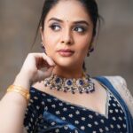 Sreemukhi Instagram - Ugadi mass dhamaka awards ✨ On @zeetelugu ✨ Outfit @gummadidalashashi.label Jewellery @emmadi_silver_jewellery PC @epics_by_pradeep Make up @nookesh.malla Hair @mahesh_ravulapalli #sreemukhi #ugadi #zeetelugu #ugadimassdhamakaawards