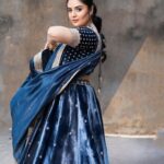 Sreemukhi Instagram - Ugadi mass dhamaka awards ✨ On @zeetelugu ✨ Outfit @gummadidalashashi.label Jewellery @emmadi_silver_jewellery PC @epics_by_pradeep Make up @nookesh.malla Hair @mahesh_ravulapalli #sreemukhi #ugadi #zeetelugu #ugadimassdhamakaawards