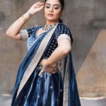 Sreemukhi Instagram - Ugadi mass dhamaka awards ✨ On @zeetelugu ✨ Outfit @gummadidalashashi.label Jewellery @emmadi_silver_jewellery PC @epics_by_pradeep Make up @nookesh.malla Hair @mahesh_ravulapalli #sreemukhi #ugadi #zeetelugu #ugadimassdhamakaawards