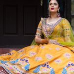 Sreemukhi Instagram - Rise n Shine! ✨ BB Jodi ✨ Outfit @olivesbysashi.in Styling @greeshma_krishna.k Earrings @yuvi_collections Makeup @nookesh.malla Hair @mahesh_ravulapalli PC @chinthuu_klicks #risenshine #yellows #sreemukhi #styledbygkk