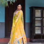 Sreemukhi Instagram - Rise n Shine! ✨ BB Jodi ✨ Outfit @olivesbysashi.in Styling @greeshma_krishna.k Earrings @yuvi_collections Makeup @nookesh.malla Hair @mahesh_ravulapalli PC @chinthuu_klicks #risenshine #yellows #sreemukhi #styledbygkk