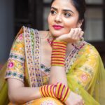 Sreemukhi Instagram - Rise n Shine! ✨ BB Jodi ✨ Outfit @olivesbysashi.in Styling @greeshma_krishna.k Earrings @yuvi_collections Makeup @nookesh.malla Hair @mahesh_ravulapalli PC @chinthuu_klicks #risenshine #yellows #sreemukhi #styledbygkk