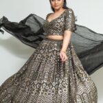 Sreemukhi Instagram - 🍀✨ Outfit @gummadidalashashi.label Makeup @nookesh.malla Hair @mahesh_ravulapalli PC @chinthuu_klicks #sreemukhi #green