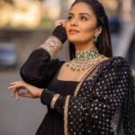 Sreemukhi Instagram - Aadivaaram with star maa parivaaram! ✨ On @starmaa every Sunday at 11 am! ✨ Outfit @gummadidalashashi.label Styled by @greeshma_krishna.k Jewellery @emmadi_silver_jewellery PC @relivevisuals Make up @nookesh.malla Hair @mahesh_ravulapalli #sreemukhi #starmaa #aadivaaramwithstarmaaparivaaram #styledbygkk