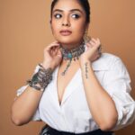 Sreemukhi Instagram - Aadivaaram with star maa parivaaram! ✨ On @starmaa every Sunday at 11 am! ✨ Styled by - @greeshma_krishna.k Style team - @stephen_styles_ Skirt - @alankaar_artstudio Jewellery - @bcos_its_silver PC- @maheshsoogur Make up @nookesh.malla Hair @mahesh_ravulapalli #sreemukhi #starmaa #aadivaaramwithstarmaaparivaaram #styledbygkk