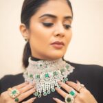 Sreemukhi Instagram - BB Jodi! 💃✨ On @starmaa ✨ Styled by @greeshma_krishna.k Jewellery @emmadi_silver_jewellery PC @chinthuu_klicks Make up @nookesh.malla Hair @mahi_brand_ #sreemukhi #starmaa #BBJodi #styledbygkk