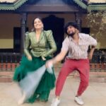 Sreemukhi Instagram - Dhanda Kadiyal Dhasti rumaal 💃🕺 With @krishnamaster_official ❤️ #sreemukhi #dhandakadiyalsong #dhamaka #tollywoodmass #instareels #reels #dancereels #massdance