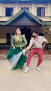 Sreemukhi Instagram - Dhanda Kadiyal Dhasti rumaal 💃🕺 With @krishnamaster_official ❤️ #sreemukhi #dhandakadiyalsong #dhamaka #tollywoodmass #instareels #reels #dancereels #massdance