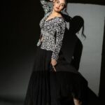 Sreemukhi Instagram – Black n whites! 🖤🤍✨

Styled by @greeshma_krishna.k 
Style team @stephen_styles_ 
Outfit @myshadesignerstudio 
Makeup  @nookesh.malla 
Hair  @mahi_ravulapalli
PC  @chinthuu_klicks 

#sreemukhi #throwback #blackandwhite 
#styledbygkk