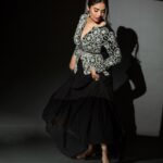 Sreemukhi Instagram – Black n whites! 🖤🤍✨

Styled by @greeshma_krishna.k 
Style team @stephen_styles_ 
Outfit @myshadesignerstudio 
Makeup  @nookesh.malla 
Hair  @mahi_ravulapalli
PC  @chinthuu_klicks 

#sreemukhi #throwback #blackandwhite 
#styledbygkk