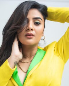 Sreemukhi Instagram - Happy Holi you guys ✨☺️ Outfit @gummadidalashashi.label Styling @greeshma_krishna.k Make up @nookesh.malla Hair @mahesh_ravulapalli PC @chinthuu_klicks #happyholi #sreemukhi