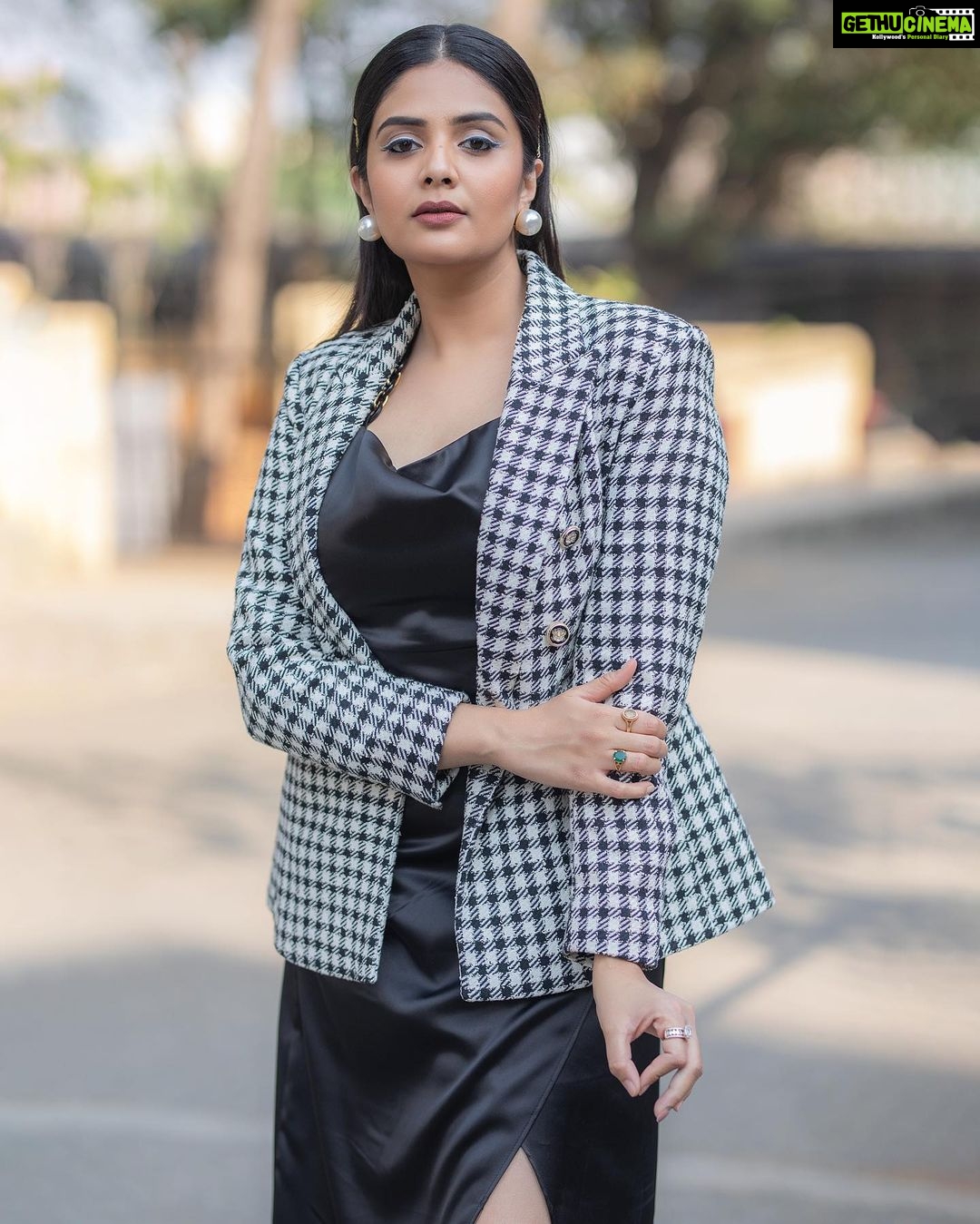 Sreemukhi Instagram - BB Jodi! 💃✨ On @starmaa ✨ Styled by @greeshma_krishna.k Earrings @thetrinkaholic PC @chinthuu_klicks Make up @nookesh.malla Hair @mahesh_ravulapalli #sreemukhi #starmaa #bbjodi #styledbygkk