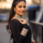Sreemukhi Instagram - Aadivaaram with star maa parivaaram! ✨ On @starmaa every Sunday at 11 am! ✨ Outfit @gummadidalashashi.label Styled by @greeshma_krishna.k Jewellery @emmadi_silver_jewellery PC @relivevisuals Make up @nookesh.malla Hair @mahesh_ravulapalli #sreemukhi #starmaa #aadivaaramwithstarmaaparivaaram #styledbygkk