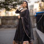 Sreemukhi Instagram - Aadivaaram with star maa parivaaram! ✨ On @starmaa every Sunday at 11 am! ✨ Outfit @gummadidalashashi.label Styled by @greeshma_krishna.k Jewellery @emmadi_silver_jewellery PC @relivevisuals Make up @nookesh.malla Hair @mahesh_ravulapalli #sreemukhi #starmaa #aadivaaramwithstarmaaparivaaram #styledbygkk