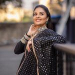 Sreemukhi Instagram - Aadivaaram with star maa parivaaram! ✨ On @starmaa every Sunday at 11 am! ✨ Outfit @gummadidalashashi.label Styled by @greeshma_krishna.k Jewellery @emmadi_silver_jewellery PC @relivevisuals Make up @nookesh.malla Hair @mahesh_ravulapalli #sreemukhi #starmaa #aadivaaramwithstarmaaparivaaram #styledbygkk
