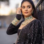 Sreemukhi Instagram - Aadivaaram with star maa parivaaram! ✨ On @starmaa every Sunday at 11 am! ✨ Outfit @gummadidalashashi.label Styled by @greeshma_krishna.k Jewellery @emmadi_silver_jewellery PC @relivevisuals Make up @nookesh.malla Hair @mahesh_ravulapalli #sreemukhi #starmaa #aadivaaramwithstarmaaparivaaram #styledbygkk