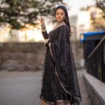 Sreemukhi Instagram - Aadivaaram with star maa parivaaram! ✨ On @starmaa every Sunday at 11 am! ✨ Outfit @gummadidalashashi.label Styled by @greeshma_krishna.k Jewellery @emmadi_silver_jewellery PC @relivevisuals Make up @nookesh.malla Hair @mahesh_ravulapalli #sreemukhi #starmaa #aadivaaramwithstarmaaparivaaram #styledbygkk