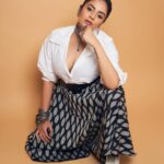 Sreemukhi Instagram - Aadivaaram with star maa parivaaram! ✨ On @starmaa every Sunday at 11 am! ✨ Styled by - @greeshma_krishna.k Style team - @stephen_styles_ Skirt - @alankaar_artstudio Jewellery - @bcos_its_silver PC- @maheshsoogur Make up @nookesh.malla Hair @mahesh_ravulapalli #sreemukhi #starmaa #aadivaaramwithstarmaaparivaaram #styledbygkk