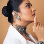 Sreemukhi Instagram - Aadivaaram with star maa parivaaram! ✨ On @starmaa every Sunday at 11 am! ✨ Styled by - @greeshma_krishna.k Style team - @stephen_styles_ Skirt - @alankaar_artstudio Jewellery - @bcos_its_silver PC- @maheshsoogur Make up @nookesh.malla Hair @mahesh_ravulapalli #sreemukhi #starmaa #aadivaaramwithstarmaaparivaaram #styledbygkk