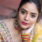 Sreemukhi Instagram - Rise n Shine! ✨ BB Jodi ✨ Outfit @olivesbysashi.in Styling @greeshma_krishna.k Earrings @yuvi_collections Makeup @nookesh.malla Hair @mahesh_ravulapalli PC @chinthuu_klicks #risenshine #yellows #sreemukhi #styledbygkk