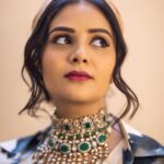Sreemukhi Instagram - Retro! ✨❤️ BB Jodi! 💃✨ On @starmaa ✨ Styled by @greeshma_krishna.k Jewellery @emmadi_silver_jewellery PC @chinthuu_klicks Hair @mahesh_ravulapalli #sreemukhi #starmaa #bbjodi #styledbygkk