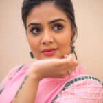 Sreemukhi Instagram - Aadivaaram with star maa parivaaram! ✨ On @starmaa every Sunday at 11 am! ✨ Styled by @greeshma_krishna.k Style team @stephen_styles_ Outfit - @pinkpetalsdesignhouse Earrings- @houseofqc PC @chinthuu_klicks Makeup @nookesh.malla Hair @mahesh_ravulapalli #sreemukhi #starmaa #aadivaaramwithstarmaaparivaaram #styledbygkk