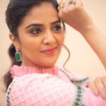 Sreemukhi Instagram - Aadivaaram with star maa parivaaram! ✨ On @starmaa every Sunday at 11 am! ✨ Styled by @greeshma_krishna.k Style team @stephen_styles_ Outfit - @pinkpetalsdesignhouse Earrings- @houseofqc PC @chinthuu_klicks Makeup @nookesh.malla Hair @mahesh_ravulapalli #sreemukhi #starmaa #aadivaaramwithstarmaaparivaaram #styledbygkk