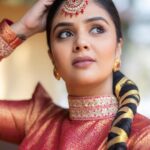 Sreemukhi Instagram - Aadivaaram with star maa parivaaram! ✨ On @starmaa every Sunday at 11 am! ✨ Styled by @greeshma_krishna.k Outfit @gummadidalashashi.label Accessories @houseofqc PC @chinthuu_klicks Make up @nookesh.malla Hair @mahi_brand_ #sreemukhi #starmaa #aadivaaramwithstarmaaparivaaram #styledbygkk
