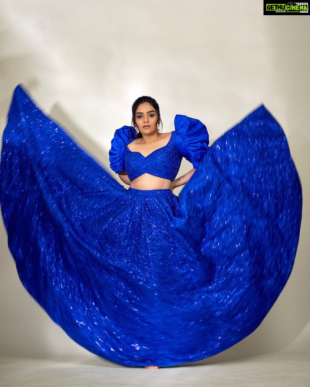 Sreemukhi Instagram - Out of blue?! ๐คจ No blue it up!!! ๐โจ๐ Styled by - @greeshma_krishna.k Style team - @stephen_styles_ Outfit - @abhignaakepati Earrings - @thetrinkaholic PC @chinthuu_klicks Make up @nookesh.malla Hair @mahi_brand_ #sreemukhi #blues #styledbygkk
