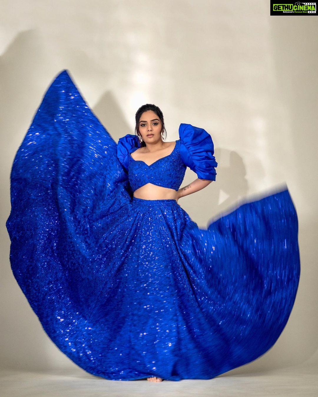 Sreemukhi Instagram - Out of blue?! ๐คจ No blue it up!!! ๐โจ๐ Styled by - @greeshma_krishna.k Style team - @stephen_styles_ Outfit - @abhignaakepati Earrings - @thetrinkaholic PC @chinthuu_klicks Make up @nookesh.malla Hair @mahi_brand_ #sreemukhi #blues #styledbygkk
