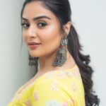 Sreemukhi Instagram - BB Jodi! 💃✨ On @starmaa ✨ Styled by @greeshma_krishna.k Outfit @akhilareddylabel PC @chinthuu_klicks Make up @nookesh.malla Hair @mahi_brand_ #sreemukhi #starmaa #BBJodi #styledbygkk