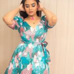 Sreemukhi Instagram - Mr.&Mrs. ✨ On ETV @gnapikaentertainments ✨❤️ Styling @greeshma_krishna.k Outfit @gummadidalashashi.label PC @chinthuu_klicks Makeup @nookesh.malla Hair @mahi_brand_ #sreemukhi #mr.&mrs #etv #gnapikaentertainments #styledbygkk