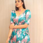 Sreemukhi Instagram - Mr.&Mrs. ✨ On ETV @gnapikaentertainments ✨❤️ Styling @greeshma_krishna.k Outfit @gummadidalashashi.label PC @chinthuu_klicks Makeup @nookesh.malla Hair @mahi_brand_ #sreemukhi #mr.&mrs #etv #gnapikaentertainments #styledbygkk