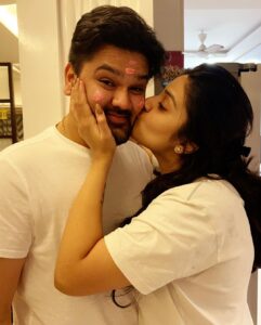 Sreemukhi Instagram - Happy Birthday Thampri @sushruth 😍😘
I love you the most ❤️
Hence I twin with you! 🤪😝
Kisses! Hugs! Love! 🧿
#sushruth #happybirthday #iloveyou