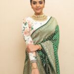 Sreemukhi Instagram - Aadivaaram with star maa parivaaram! ✨ On @starmaa every Sunday at 11 am! ✨ Styled by @greeshma_krishna.k Outfit @riya_designing_studio Accessories @karnikajewelshyd & @yuvi_collections PC @chinthuu_klicks Make up @nookesh.malla Hair @mahi_brand_ #sreemukhi #starmaa #aadivaaramwithstarmaaparivaaram #styledbygkk