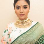 Sreemukhi Instagram - Aadivaaram with star maa parivaaram! ✨ On @starmaa every Sunday at 11 am! ✨ Styled by @greeshma_krishna.k Outfit @riya_designing_studio Accessories @karnikajewelshyd & @yuvi_collections PC @chinthuu_klicks Make up @nookesh.malla Hair @mahi_brand_ #sreemukhi #starmaa #aadivaaramwithstarmaaparivaaram #styledbygkk