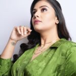 Sreemukhi Instagram - Greens! ✨ Styling @greeshma_krishna.k Jewellery @pra_jewels PC @epics_by_pradeep #sreemukhi