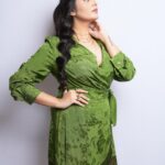 Sreemukhi Instagram - Greens! ✨ Styling @greeshma_krishna.k Jewellery @pra_jewels PC @epics_by_pradeep #sreemukhi