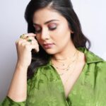Sreemukhi Instagram - Greens! ✨ Styling @greeshma_krishna.k Jewellery @pra_jewels PC @epics_by_pradeep #sreemukhi