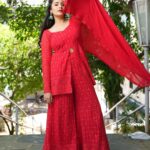 Sreemukhi Instagram - Neethone dance ❤️ Outfit @gummadidalashashi.label Earrings @emmadi_silver_jewellery PC @epics_by_pradeep Make up @nookesh.malla Hair @mahesh_ravulapalli #neethonedance #starmaa #sreemukhi