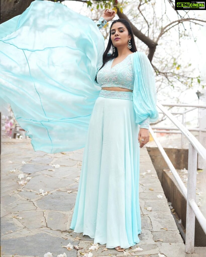 Sreemukhi Instagram - ASMP ✨ Farewell on @starmaa ✨ Styling @greeshma_krishna.k Outfit @label_isha PC @epics_by_pradeep Makeup @nookesh.malla Hair @mahesh_ravulapalli #sreemukhi #ASMP #