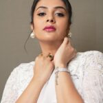 Sreemukhi Instagram - Neethone dance 💃✨ Grand launch at 6PM on @starmaa ✨ Outfit @gummadidalashashi.label Earrings @thetrinkaholic Bracelets @bcos_its_silver PC @epics_by_pradeep Make up @nookesh.malla Hair @mahesh_ravulapalli #neethonedance #starmaa #sreemukhi #grandlaunch