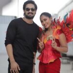 Sreethu Krishnan Instagram - This Gentleman next to me has been so supportive throughout this Journey from the start!!!! Thank you so much Sir for your Support and honest Comments!!!😁 I personally admire you for the Man you are 🤗 Because you know how to treat a WOMEN JUST RIGHT!🤩😍…. @actornakkhul 🔥 keep inspiring us as always ✨ Muah and hairdo @kalps_makeover_artist 😍😍 🥹✨ I’m extremely happy for you de♥️…. 📸 @storiesbysidhu 👌🏻🤗 #superqueen #zeetamil #show #finale #nakkhul #inspiration #judge EVP Film City