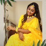 Sreethu Krishnan Instagram - A glorious and vibrant look for Haldi💛 Get your wedding and bridal makeovers done at Virtue and brighten your season even more beautiful✨… Mua nd hairdo @virtuesalonspa Jewels @littlefingers_bridal_jewellery Outfit @roopkritiboutique For further queries contact - 7708887778 #virtueasalonspa #premiumsalon #skin #skincare #chennai #annanagar #skinlove #essentials #trending #fashion #lifestyle #bridalmakeover Chennai, India