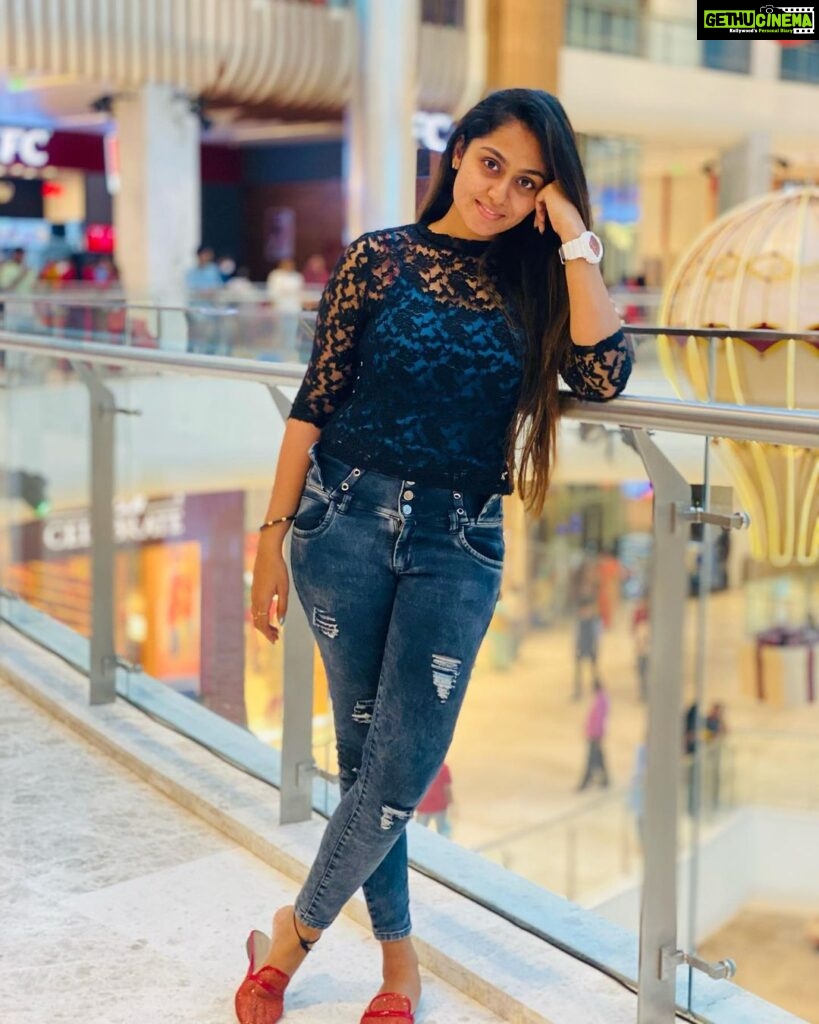 Sreethu Krishnan Instagram - Sometimes it's better to let someone go💙… #love Lulu Mall Trivandrum