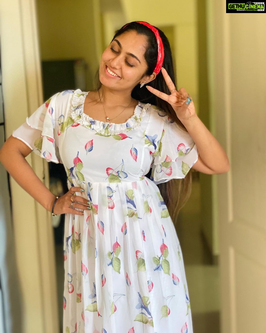 Sreethu Krishnan Instagram - ☮️ ✌🏻💕… Thanks for this outfit @srinika_fashion_kurtis @sfsbrand_collection 🥰