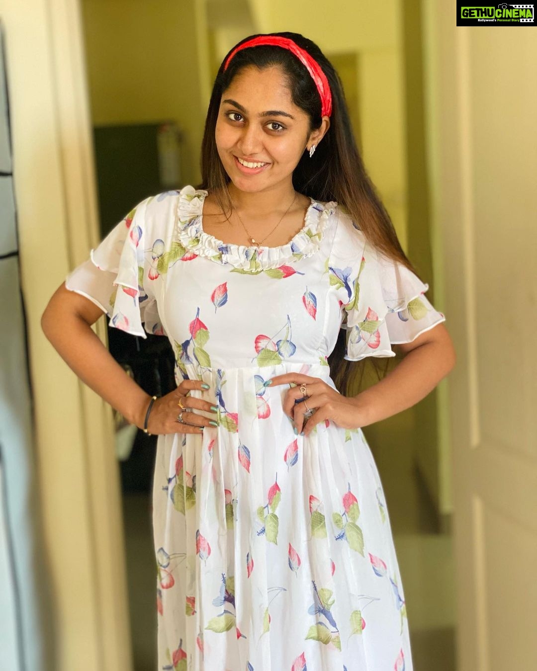 Sreethu Krishnan Instagram - ☮️ ✌🏻💕… Thanks for this outfit @srinika_fashion_kurtis @sfsbrand_collection 🥰